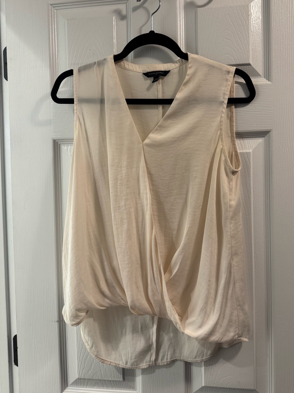 Banana Republic Cream Sleeveless Draped V-Neck Top